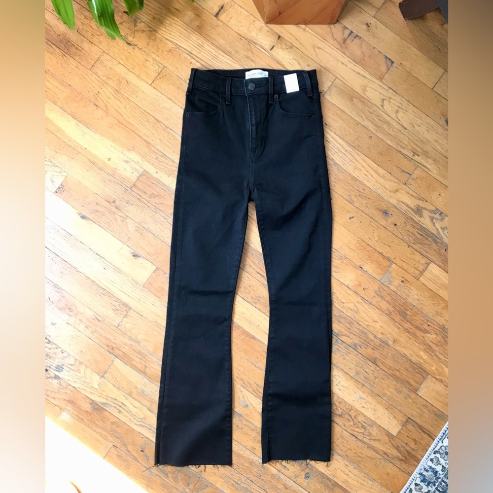 NWT Abercrombie and Fitch Black High Rise Ankle Flare Raw Hem Jeans 24